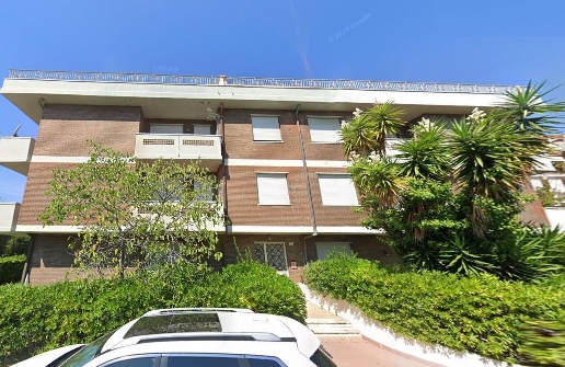 appartamento in vendita a Massa in zona Marina dei Ronchi