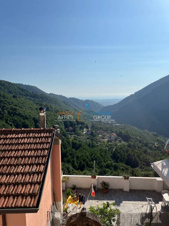 casa indipendente in vendita a Massa in zona Altagnana