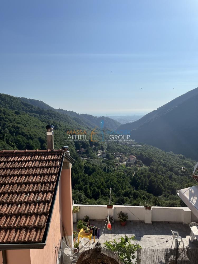 casa indipendente in vendita a Massa in zona Altagnana