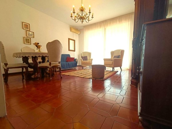 appartamento in vendita a Massa in zona Centro Storico