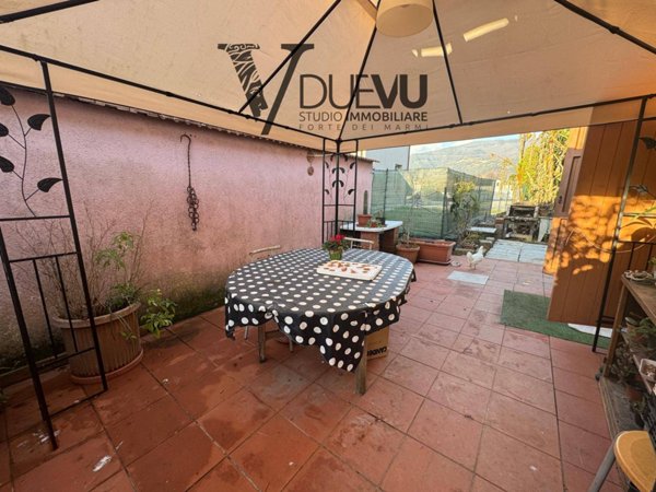 casa indipendente in vendita a Massa in zona Poveromo