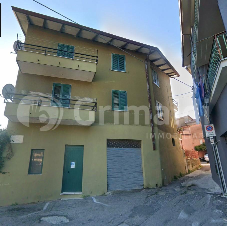 casa indipendente in vendita a Massa in zona Centro Storico