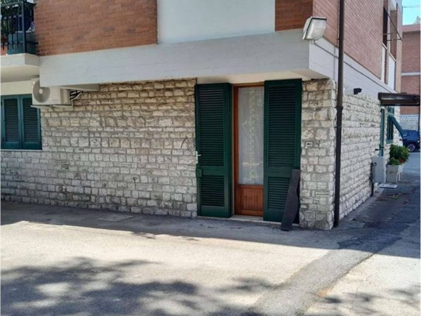 appartamento in vendita a Massa in zona Marina di Massa