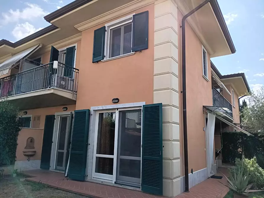 casa indipendente in vendita a Massa in zona Poveromo