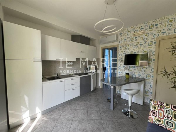 appartamento in vendita a Massa in zona Marina di Massa