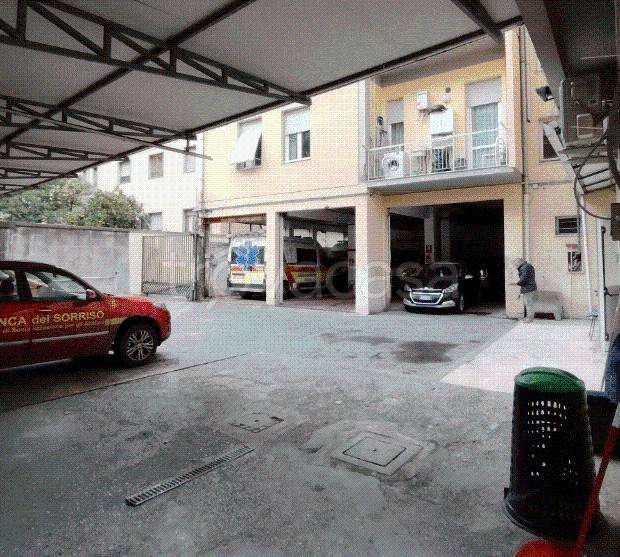 locale commerciale in vendita a Massa in zona Romagnano