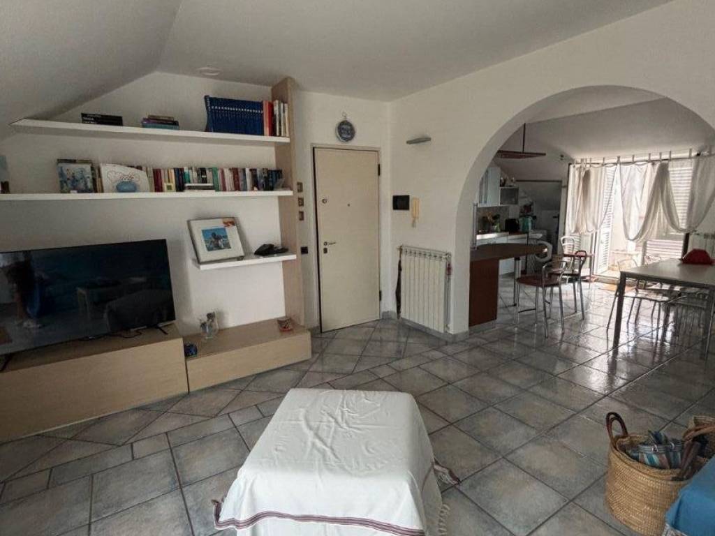 appartamento in vendita a Massa in zona Marina di Massa