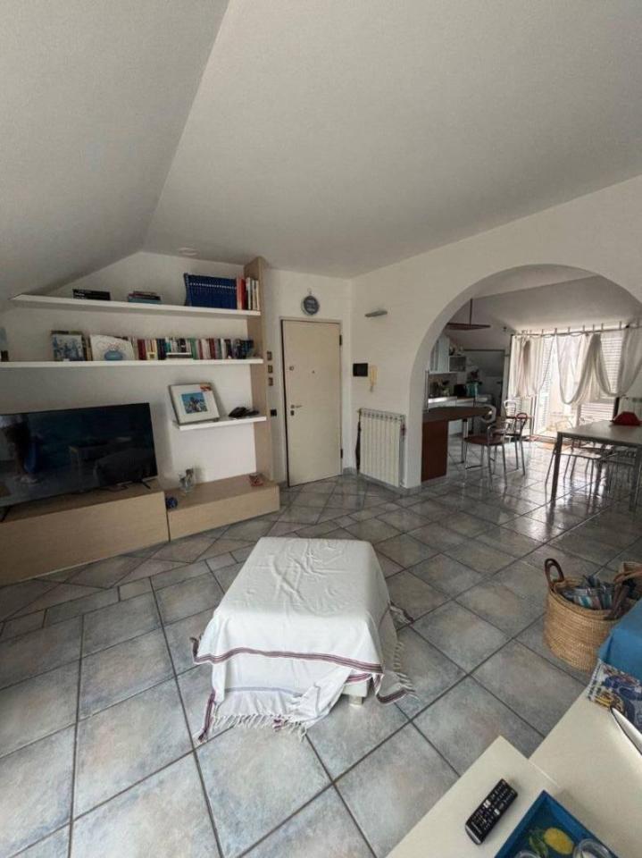 appartamento in vendita a Massa in zona Marina di Massa