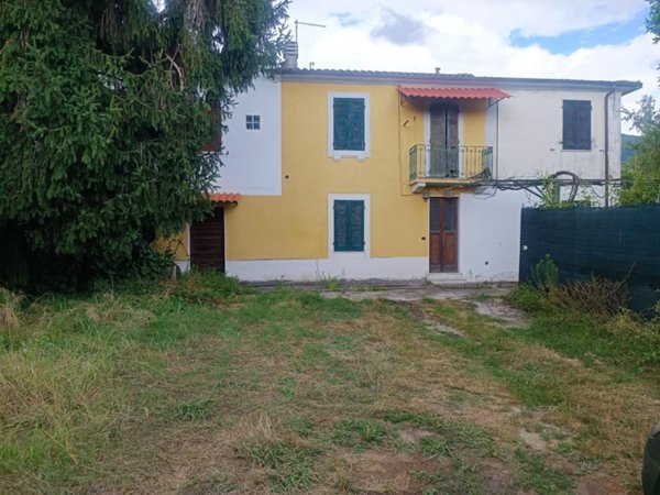 appartamento in vendita a Massa in zona Centro Storico
