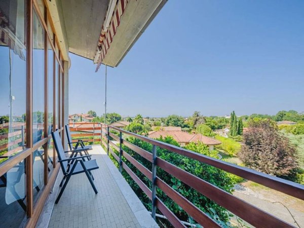 casa indipendente in vendita a Massa in zona Marina di Massa
