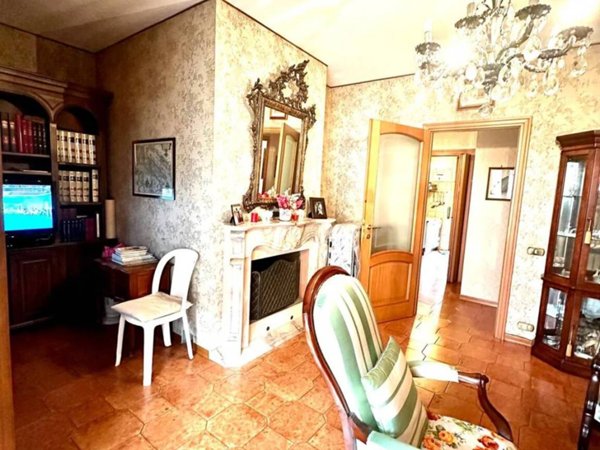 appartamento in vendita a Massa in zona Centro Storico