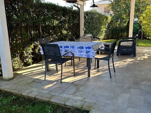 casa indipendente in vendita a Massa in zona Marina di Massa