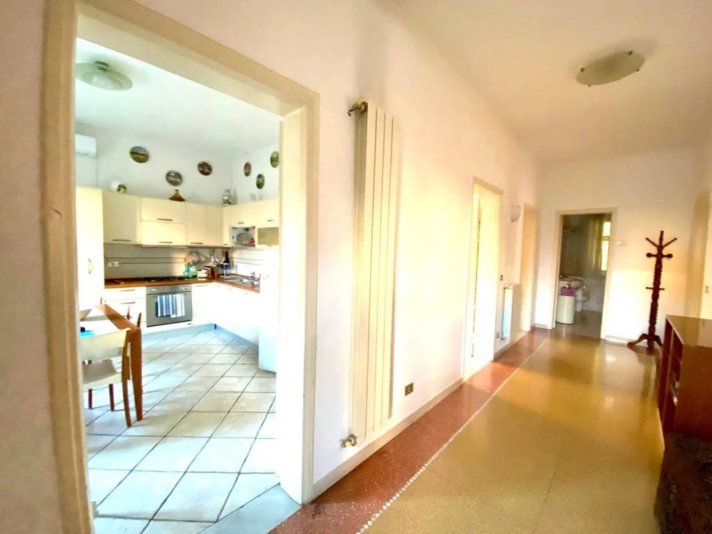 casa indipendente in vendita a Massa in zona Marina di Massa