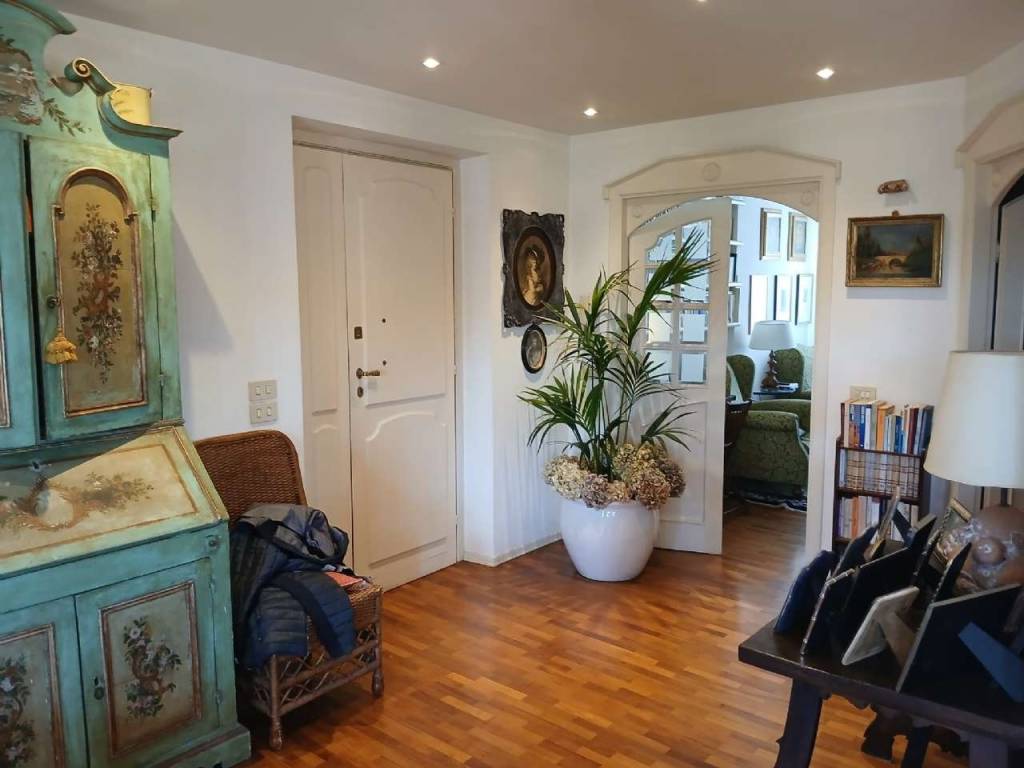 appartamento in vendita a Massa in zona Marina di Massa