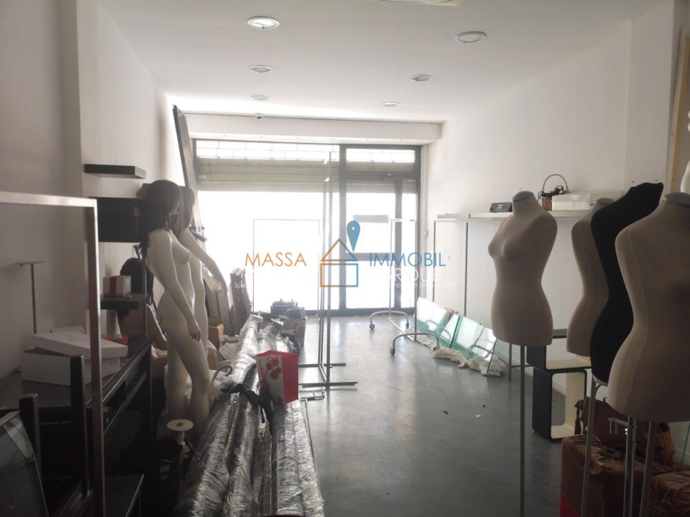 negozio in vendita a Massa in zona Centro Storico