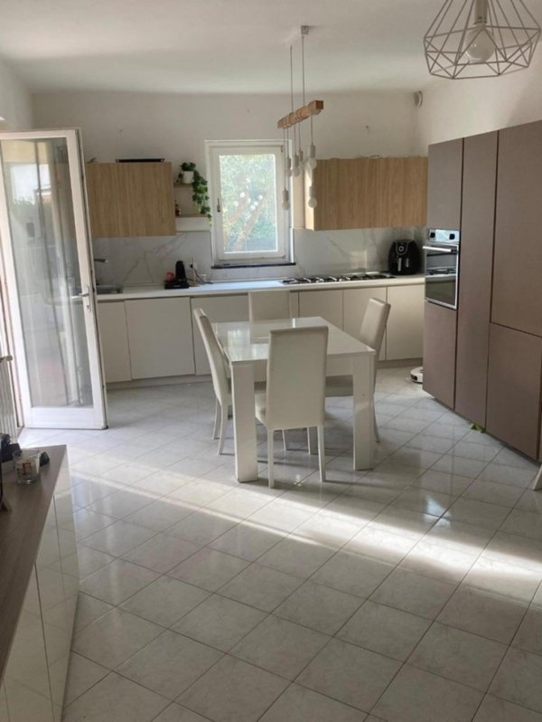 appartamento in vendita a Massa in zona Marina di Massa