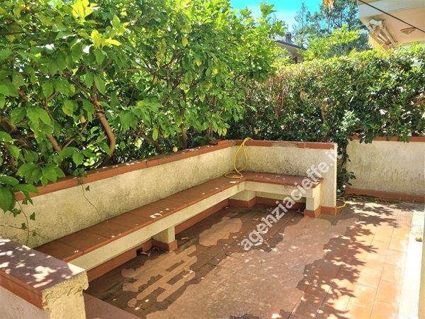 casa indipendente in vendita a Massa in zona Marina di Massa