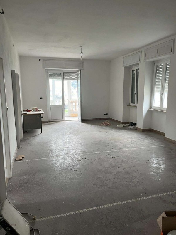 appartamento in vendita a Massa in zona Centro Storico
