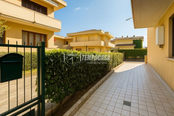 appartamento in vendita a Massa in zona Marina di Massa