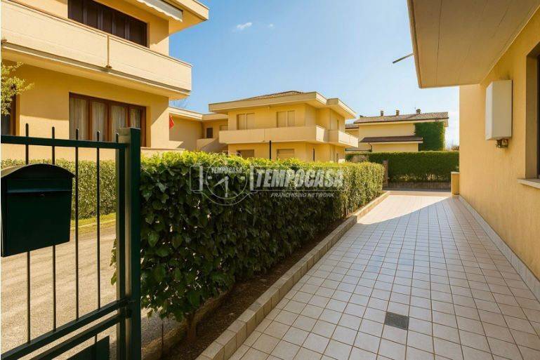 appartamento in vendita a Massa in zona Marina di Massa