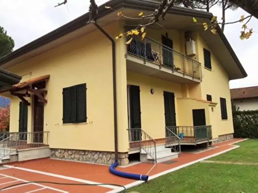 casa indipendente in vendita a Massa in zona Poveromo