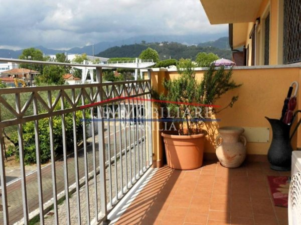 appartamento in vendita a Massa in zona Marina di Massa