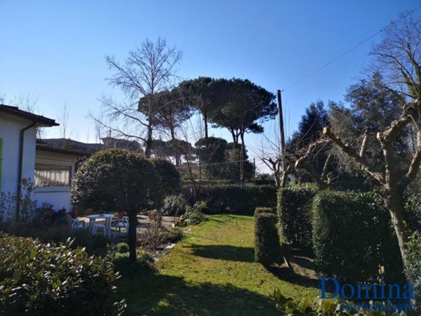 casa indipendente in vendita a Massa in zona Poveromo