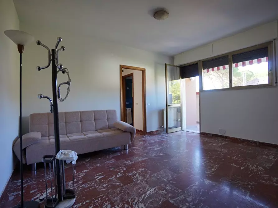 appartamento in vendita a Massa in zona Marina dei Ronchi