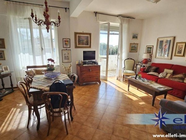 appartamento in vendita a Massa in zona Marina di Massa