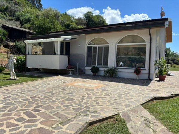 casa indipendente in vendita a Massa in zona Mirteto
