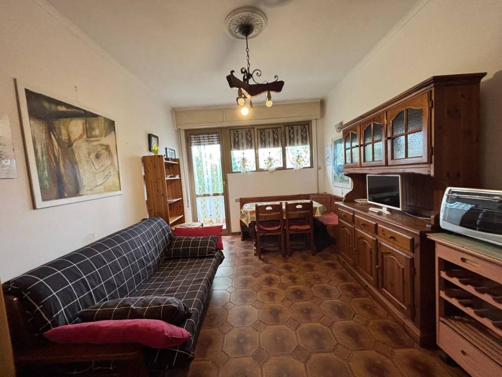 appartamento in vendita a Massa in zona Marina di Massa