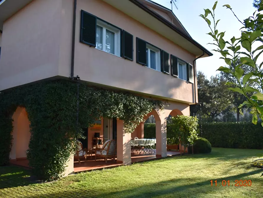 casa indipendente in vendita a Massa in zona Marina dei Ronchi