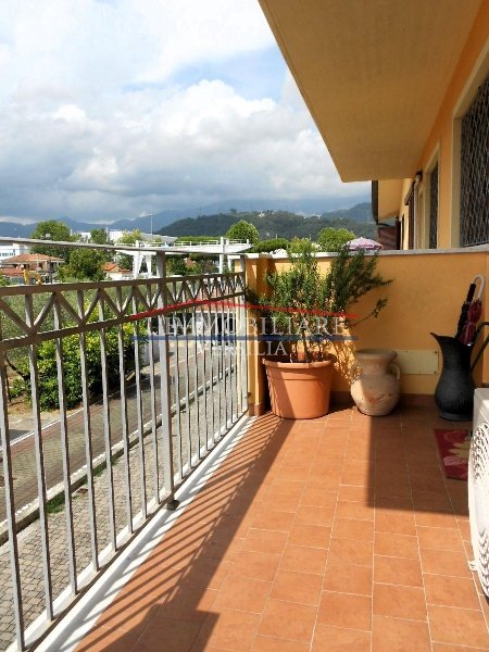 appartamento in vendita a Massa in zona Marina di Massa