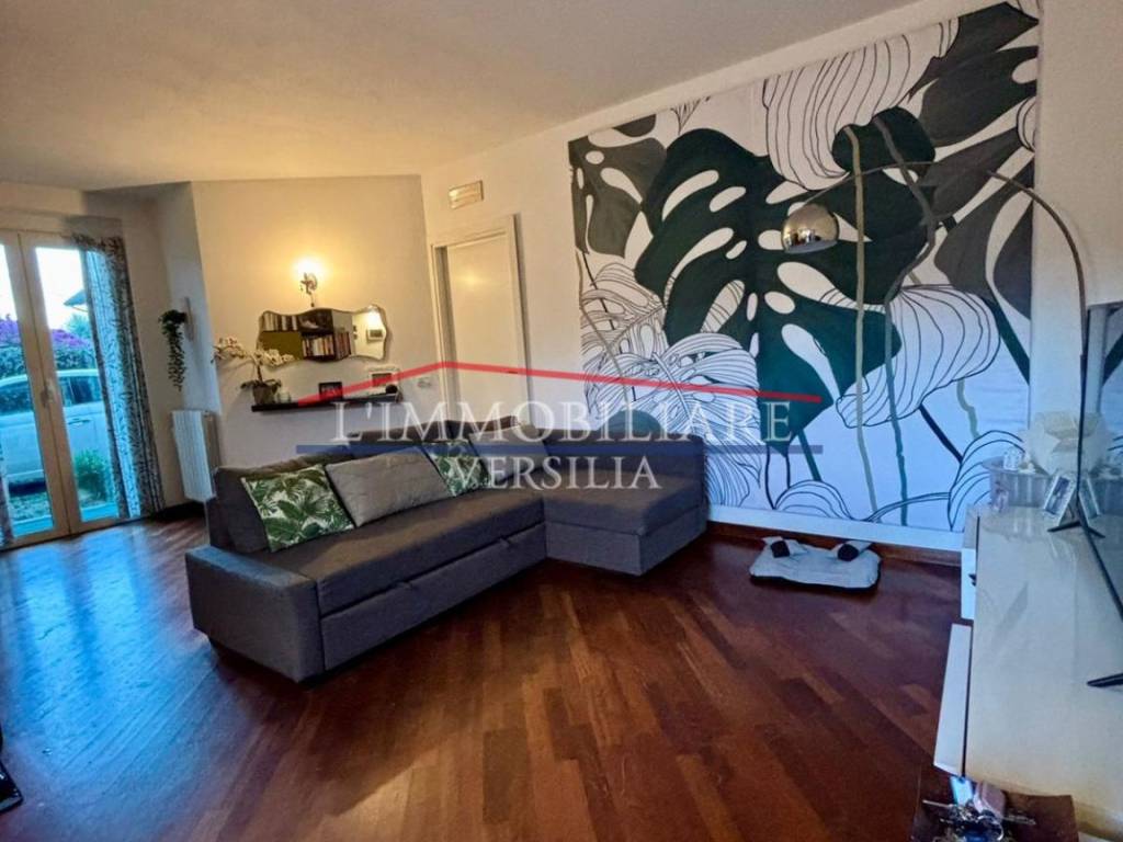 appartamento in vendita a Massa in zona Marina di Massa