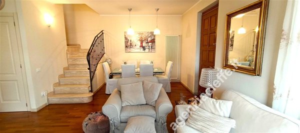 appartamento in vendita a Massa in zona Marina dei Ronchi