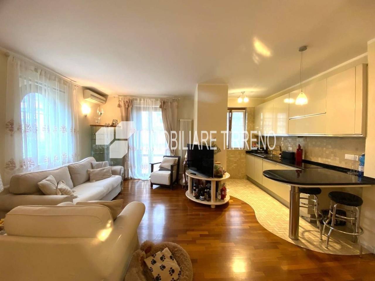 appartamento in vendita a Massa in zona Marina dei Ronchi