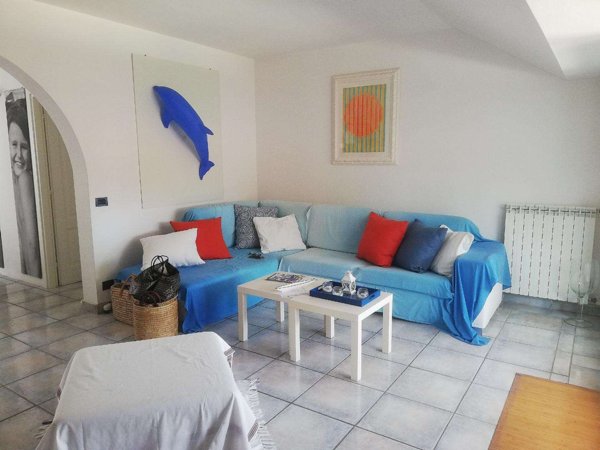 appartamento in vendita a Massa in zona Marina dei Ronchi