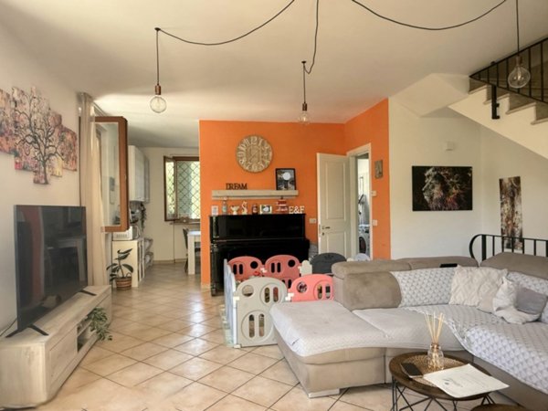 casa indipendente in vendita a Massa in zona Centro Storico