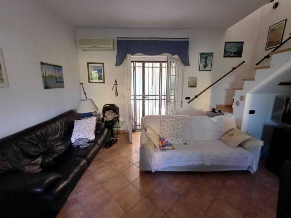 casa indipendente in vendita a Massa in zona Marina di Massa
