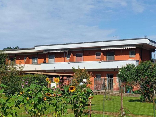 appartamento in vendita a Massa in zona Marina di Massa