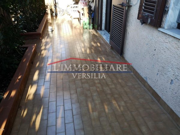appartamento in vendita a Massa in zona Marina di Massa