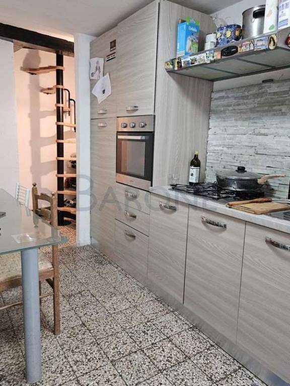 appartamento in vendita a Massa in zona Centro Storico