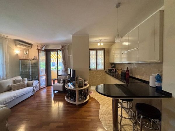 appartamento in vendita a Massa in zona Marina dei Ronchi