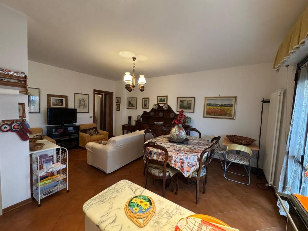 appartamento in vendita a Massa in zona Marina di Massa