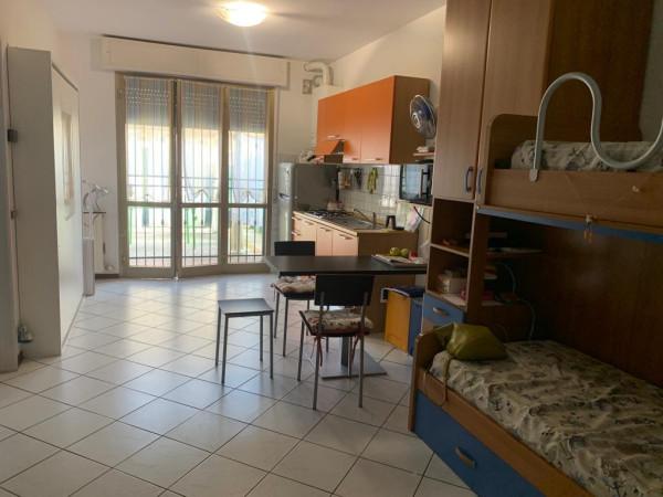 appartamento in vendita a Massa in zona Marina di Massa