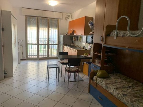 appartamento in vendita a Massa in zona Marina di Massa