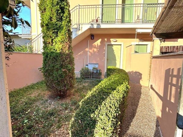 appartamento in vendita a Massa in zona Marina di Massa