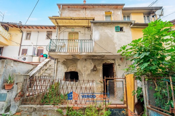 casa indipendente in vendita a Massa in zona Centro Storico