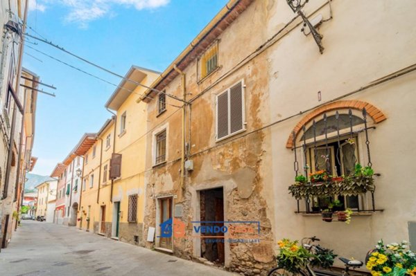 casa indipendente in vendita a Massa in zona Centro Storico