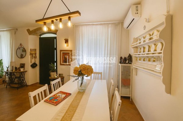 casa indipendente in vendita a Massa in zona Pariana